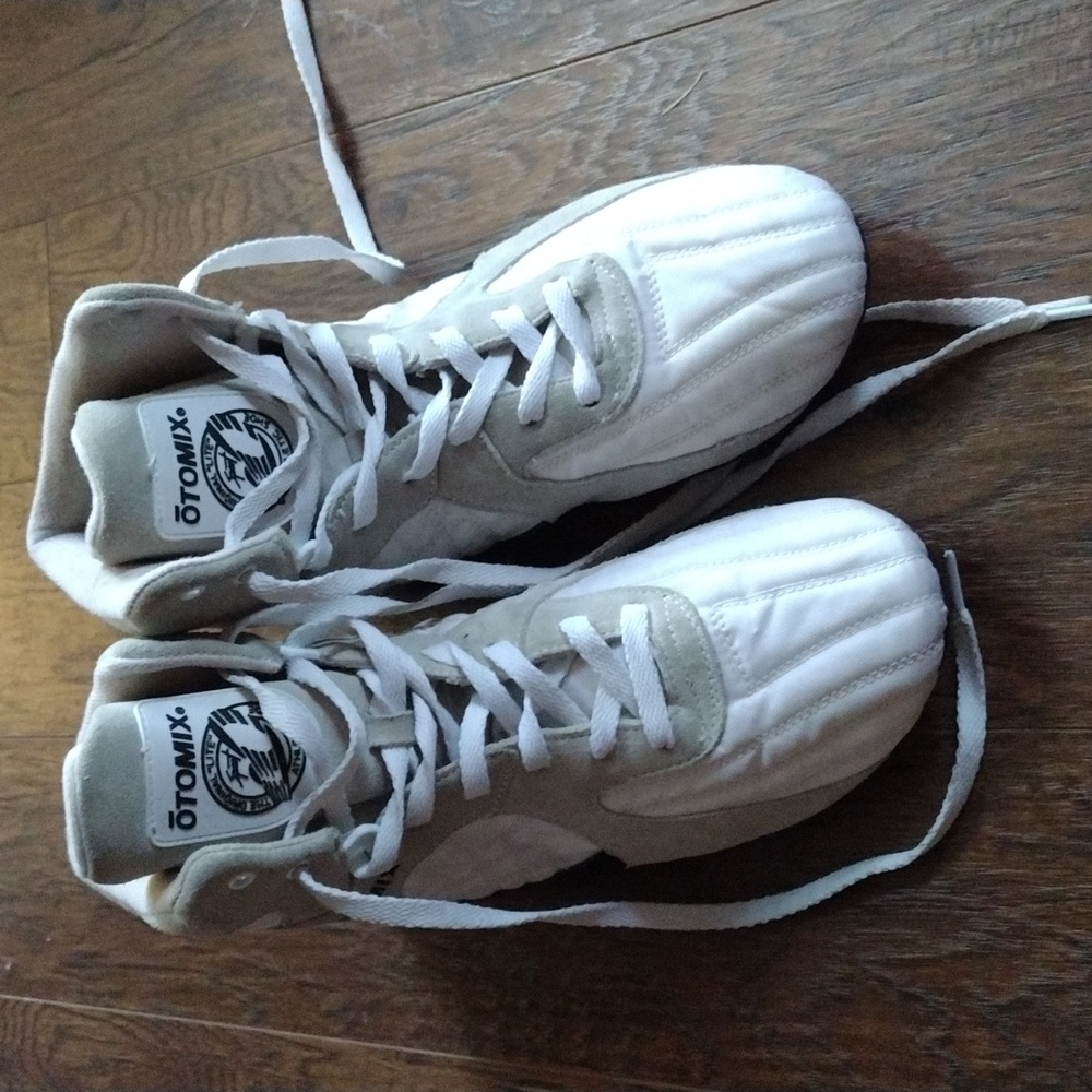 Hardly used Otomix leg day shoes